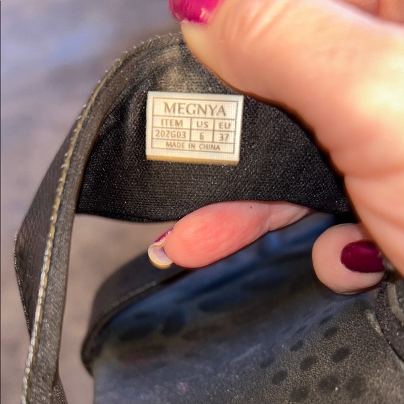 MEGNYA Women’s Black Textured Slide Sandals Size 6 Orthopedic sandals - Picture 2 of 5